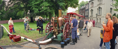 123548 Afbeelding van een stoommachine op de Maliebaan te Utrecht tijdens de Nationale Manifestatie Stoom '98 die in ...